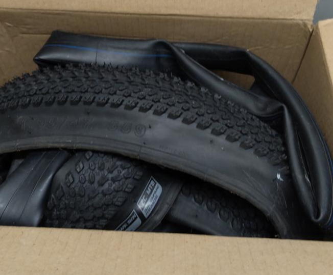 Chaoyang Victory 26x1.95 MTB Mountain Bike Tire 2-Pack 2C Shark Skin Set + Tubes